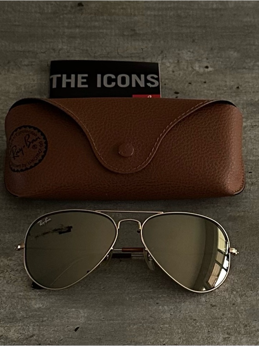 Ray-Ban Unisex -  Brown Leather Sunglasses Case with Gold Aviator Sunglasses